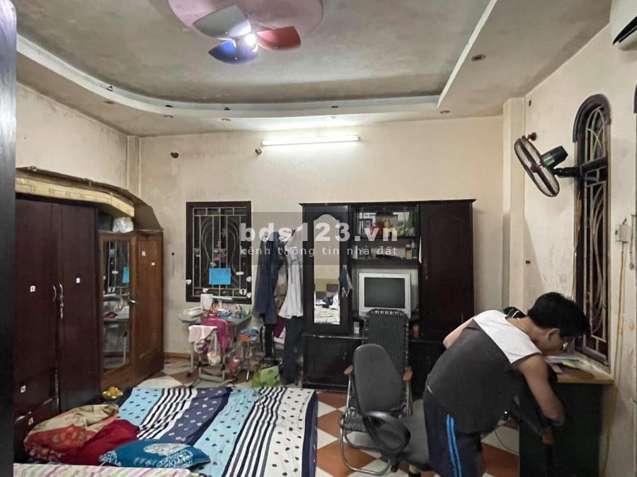 Cần bán nhà mặt phố Lê Hồng Phong, Ba Đình 50m2, 5 tầng