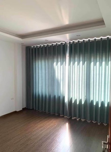 CẦN TIỀN, BÁN GẤP, NHÀ SÁT PHỐ NGUYỄN VĂN CỪ, NGUYỄN SƠN 50M,4,5 TỶ, 5T, GARA, KINH DOANH.
