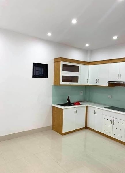 CẦN TIỀN, BÁN GẤP, NHÀ SÁT PHỐ NGUYỄN VĂN CỪ, NGUYỄN SƠN 50M,4,5 TỶ, 5T, GARA, KINH DOANH.