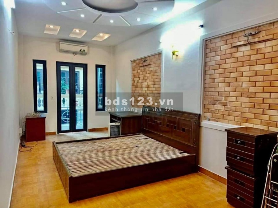 BÁN NHÀ HOÀNG QUỐC VIỆT CẦU GIẤY,Ở NGAY, 40M x 5 TẦNG, GIÁ 3,95 TỶ