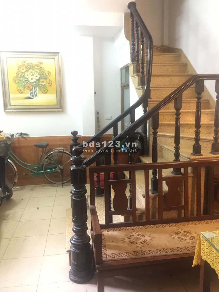 Cần bán nhà 2,35 tỷ, Hai Bà Trưng. Trung tâm quận, Lô góc, ngõ thông, nhiều tiện ích
