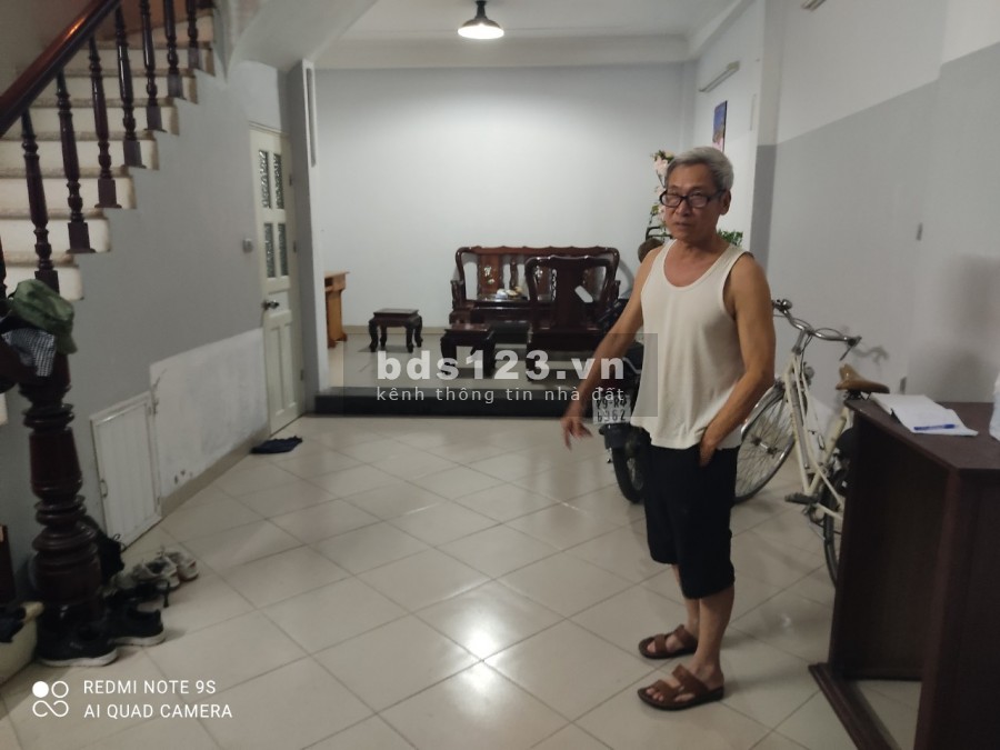 Bán nhà mặt phố Trần Quý Kiên, 7.7 tỷ diện tích 48mx5 tầng đường rộng ô tô tránh nhau
