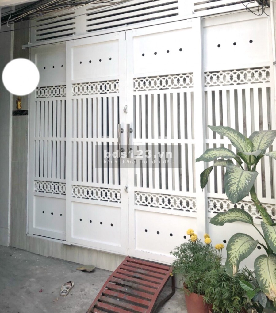 Nhà 2 lầu, sân rộng 5m hẻm 154 Đường Âu Dương Lân P3 Q8