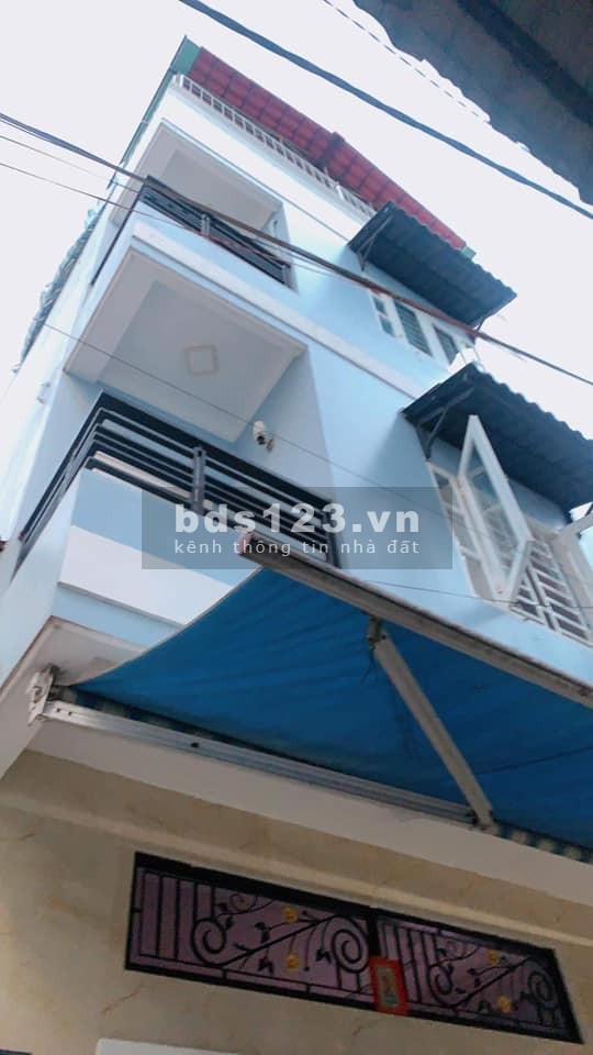 Hạ giá 600tr, chỉ 4 tỷ rưỡi, Bán nhà Lạc Long Quân, P10, Tân Bình. 40m2 4 tầng BTCT