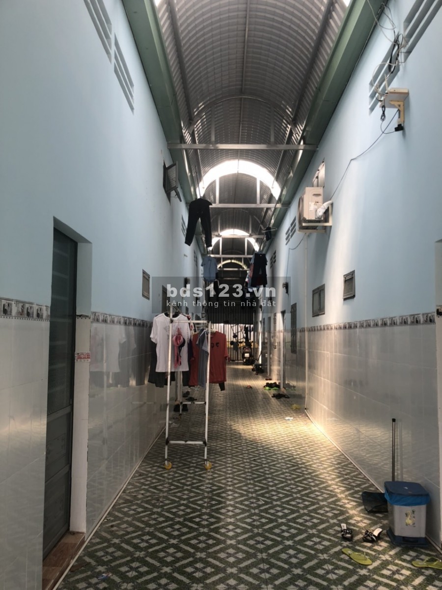 Vợ chồng tôi làm ăn thua lỗ nên cần sang gấp để trả nợ ngân hàng. 2 dãy trọ 300m2 / 16 phòng tại kcn ,sổ riêng chính chủ.