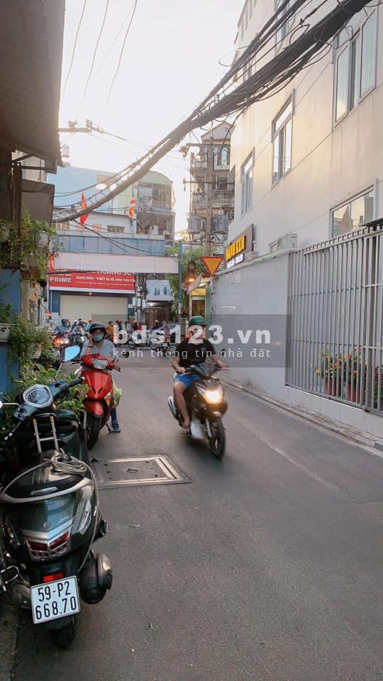 Hạ giá 600tr, chỉ 4 tỷ rưỡi, Bán nhà Lạc Long Quân, P10, Tân Bình. 40m2 4 tầng BTCT