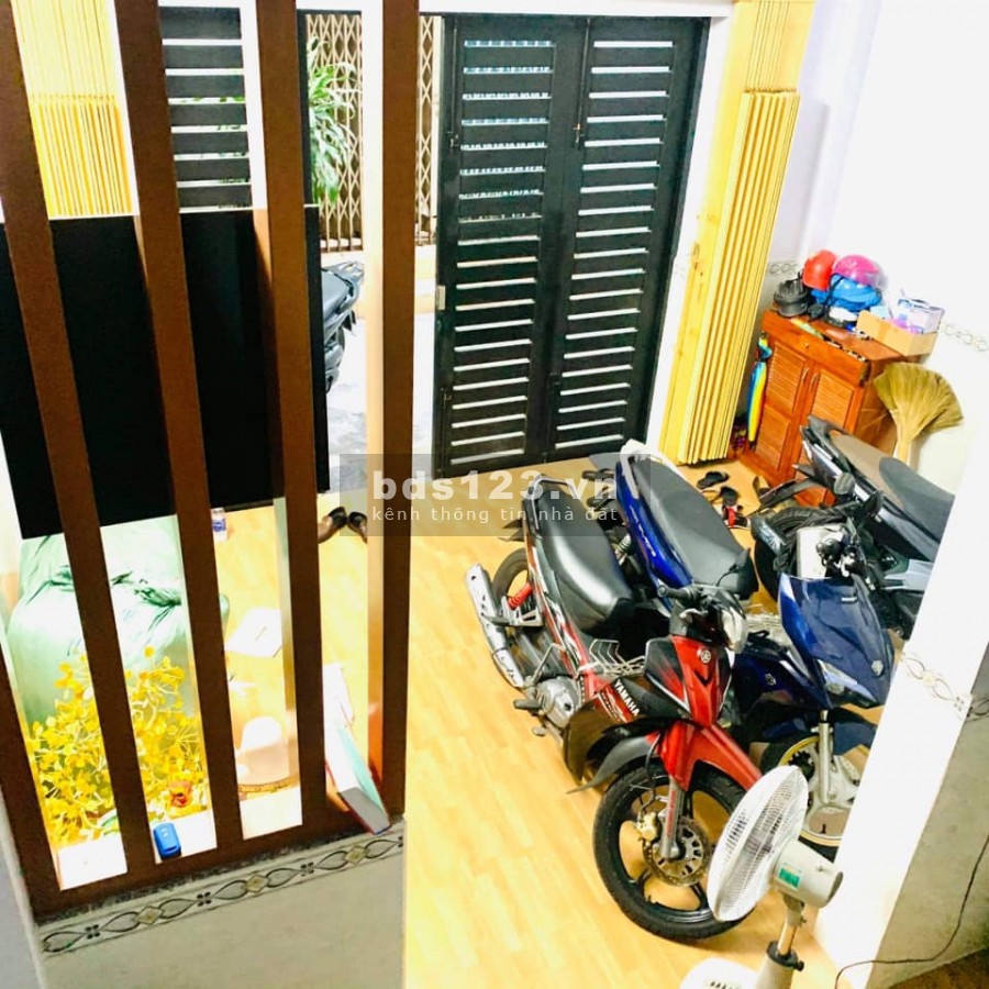 Hạ giá 600tr, chỉ 4 tỷ rưỡi, Bán nhà Lạc Long Quân, P10, Tân Bình. 40m2 4 tầng BTCT