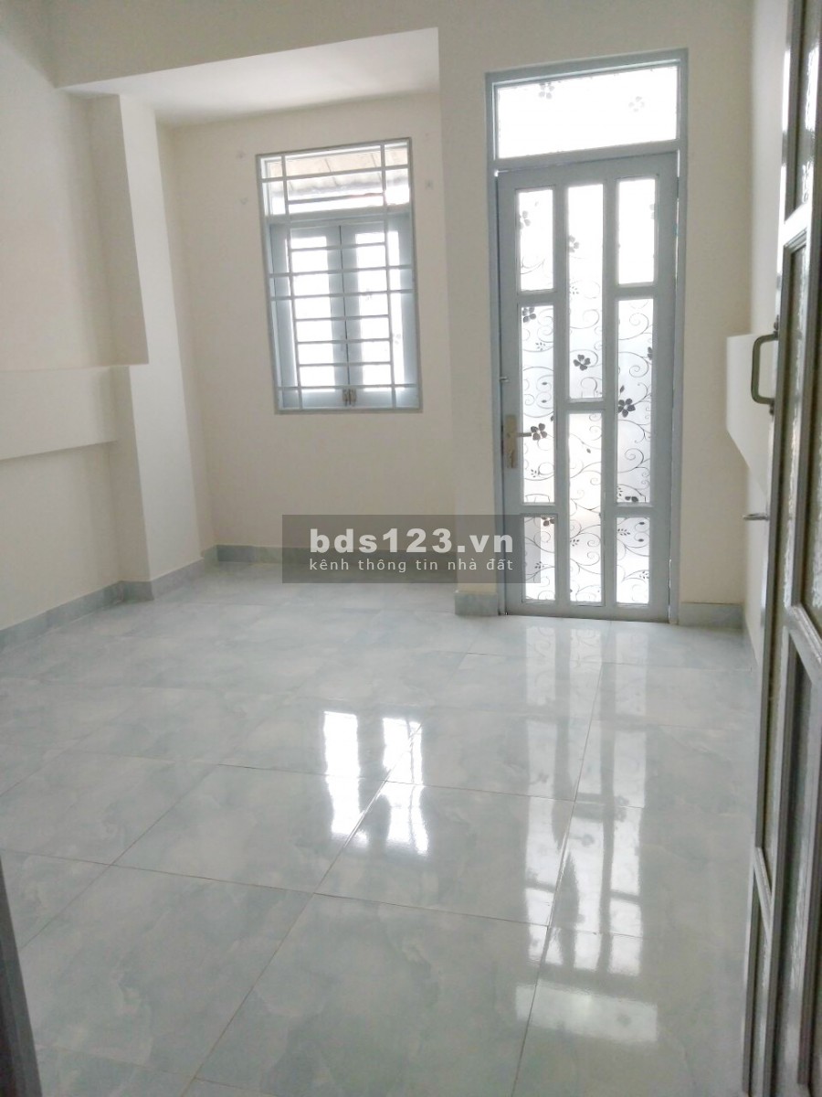 Nhà 2 lầu, sân rộng 5m hẻm 154 Đường Âu Dương Lân P3 Q8