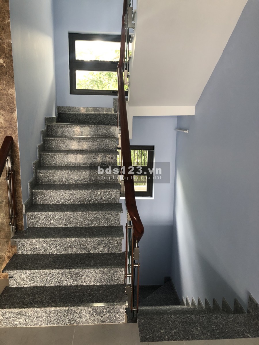 Mặt Bằng Cho Thuê 131 Nguyễn Văn Tăng, Quận 9