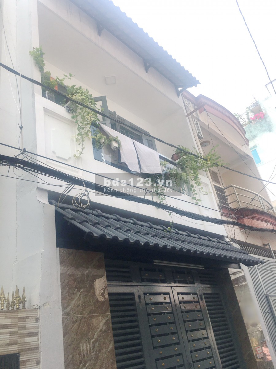 Nhà 2 lầu, sân rộng 5m hẻm 154 Đường Âu Dương Lân P3 Q8