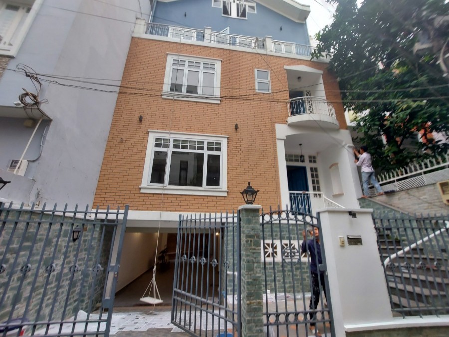 Siêu Hiếm Nhà Phố Núi Trúc, Ba Đình, 80m2, 17 Tỷ Sổ Đỏ Chính Chủ