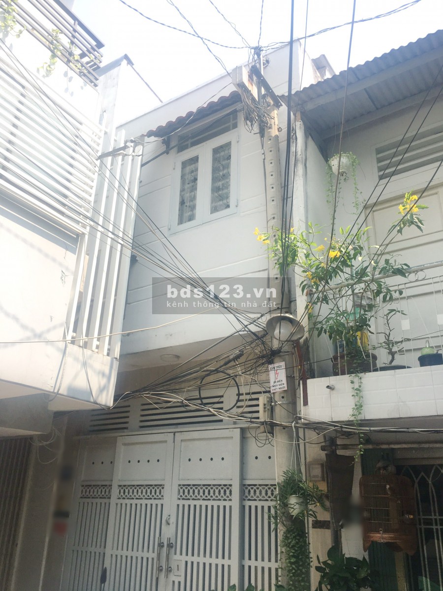 Nhà 2 lầu, sân rộng 5m hẻm 154 Đường Âu Dương Lân P3 Q8