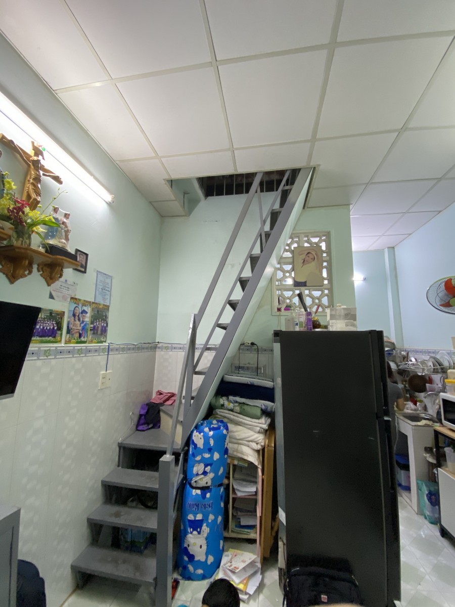 Bán gấp nhà chính chủ trung tâm Q. 10, TPHCM, 1 trệt 1 gác lửng, 3,4m x 5 m, Giá 3,1 tỷ