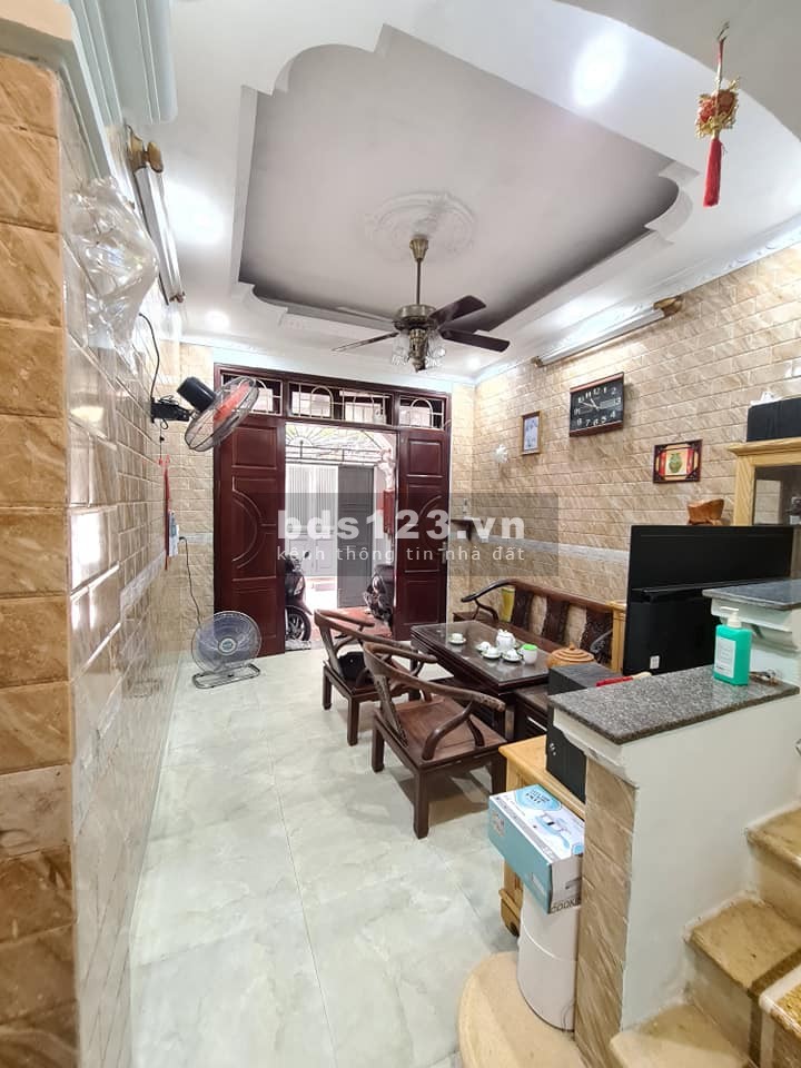 Hoàng Quốc Việt, 39m2, 5t, 4,5 tỷ, thoáng mát, ngõ thông
