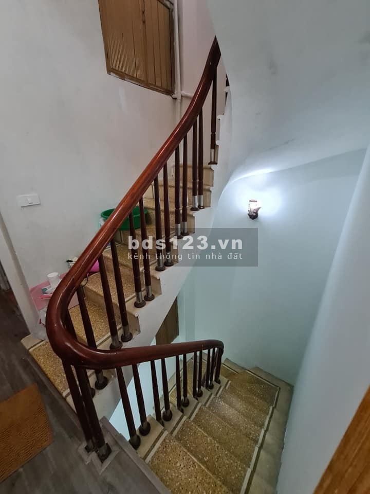Hoàng Quốc Việt, 39m2, 5t, 4,5 tỷ, thoáng mát, ngõ thông