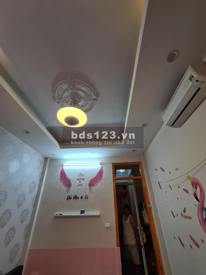 Hoàng Quốc Việt, 39m2, 5t, 4,5 tỷ, thoáng mát, ngõ thông