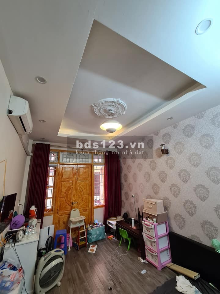 Hoàng Quốc Việt, 39m2, 5t, 4,5 tỷ, thoáng mát, ngõ thông