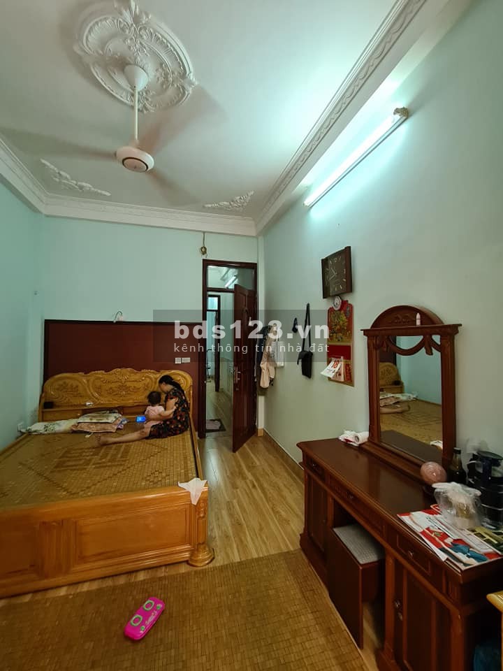 Hoàng Quốc Việt, 39m2, 5t, 4,5 tỷ, thoáng mát, ngõ thông