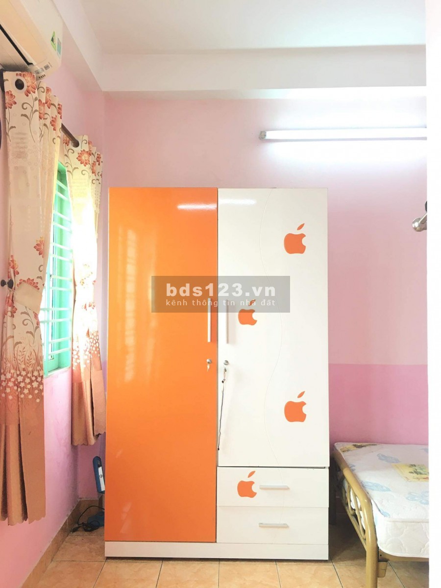 Bán nhà Cách Mạng Tháng 8, Gần Tô Hiến Thành, 3 tầng