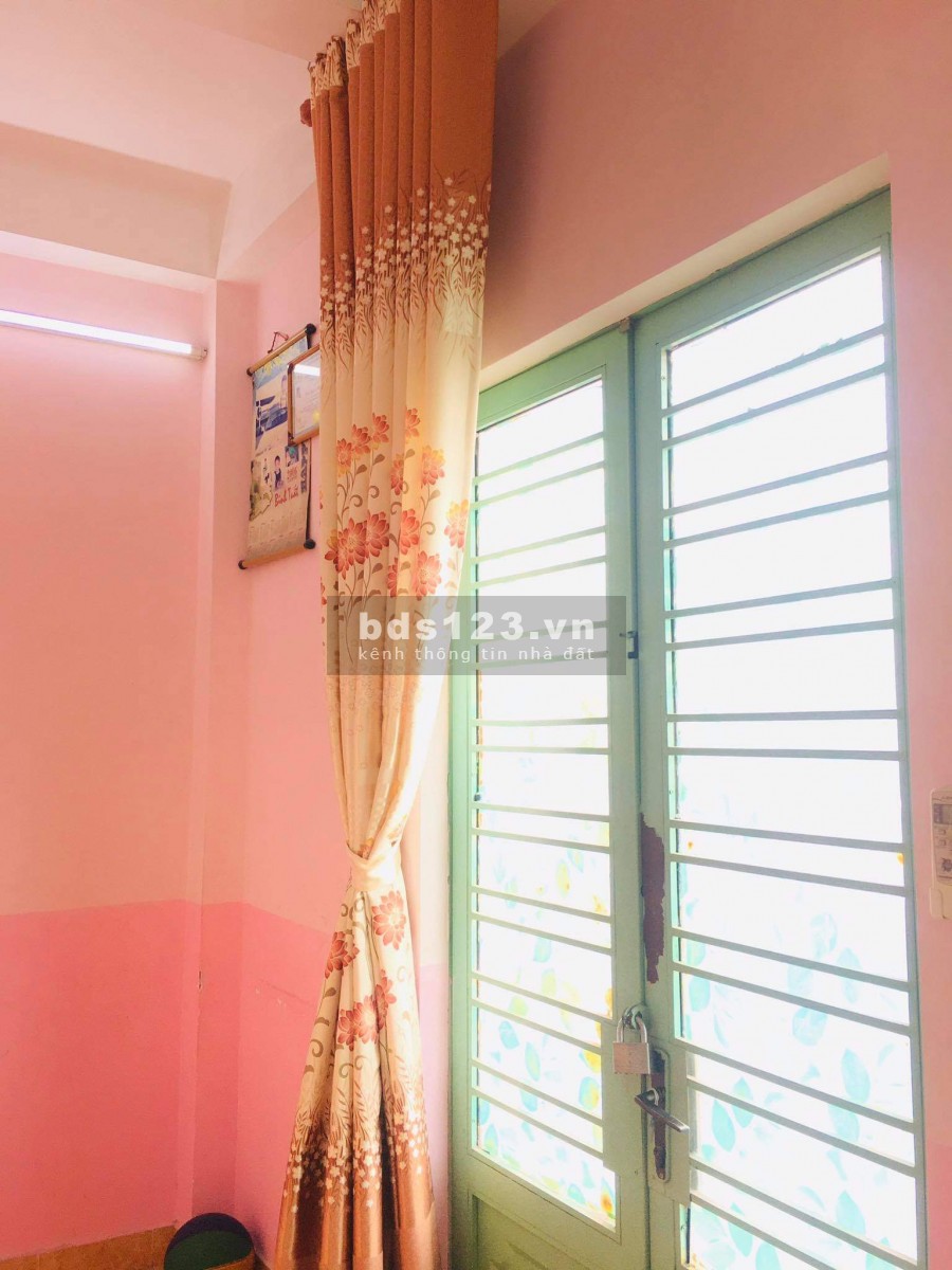 Bán nhà Cách Mạng Tháng 8, Gần Tô Hiến Thành, 3 tầng