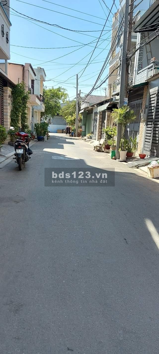 Nhà hẻm xe hơi 70m2 5x14m, 5 tỷ 4 Mã Lò, gần Bệnh Viện Bình Tân