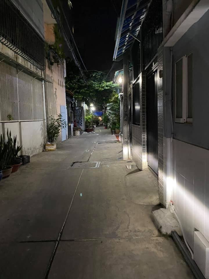 Bán nhà Nguyễn Sơn, gần Đỗ Đức Dục, Ngộp N/H bán gâp, 4,3 tỷ/52m2
