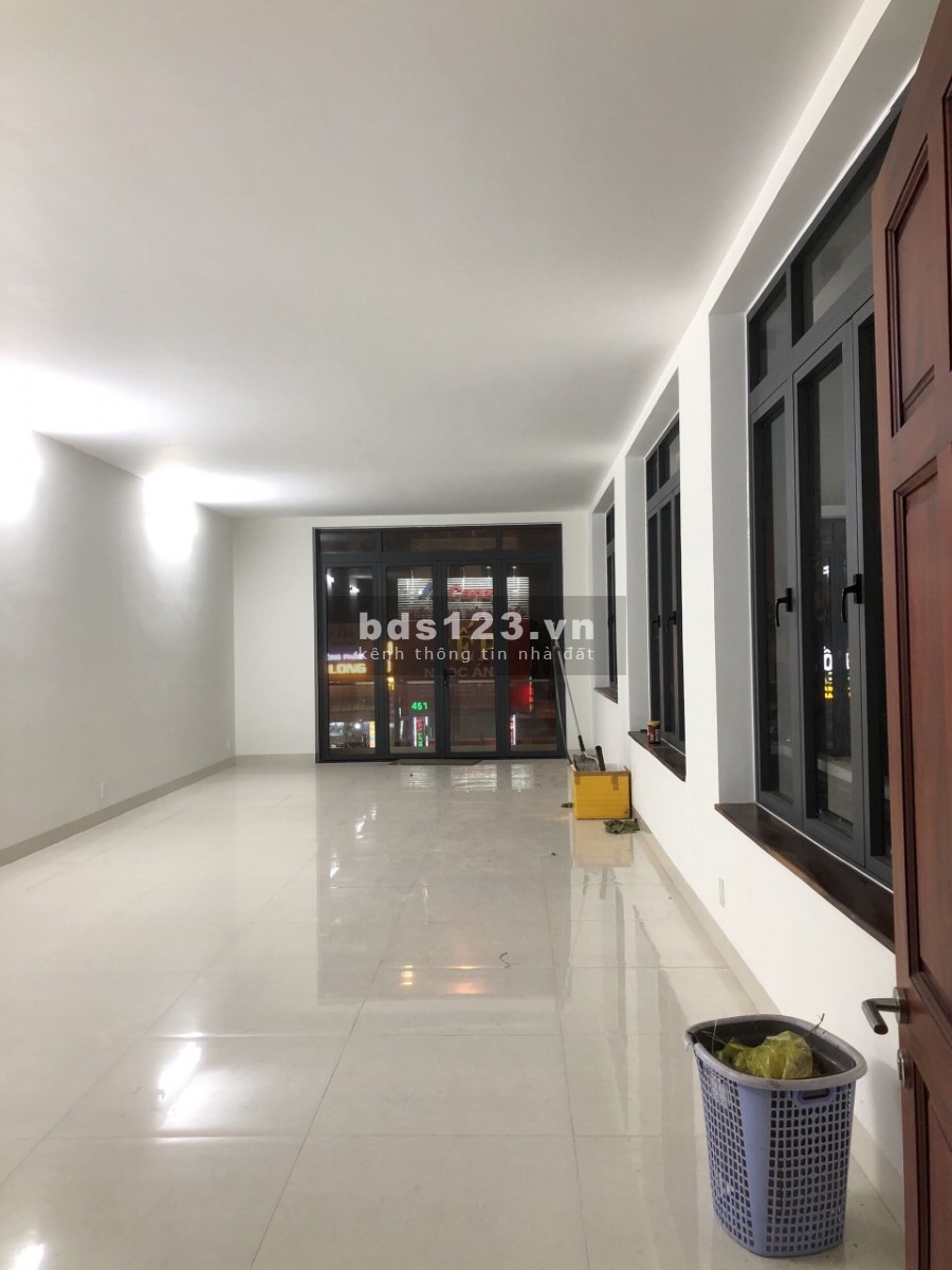  Mặt Bằng siêu đẹp 5x12 1trệt 1lầu trống suốt gần Ngã 3 Lê Văn Việt Q9. 35triệu