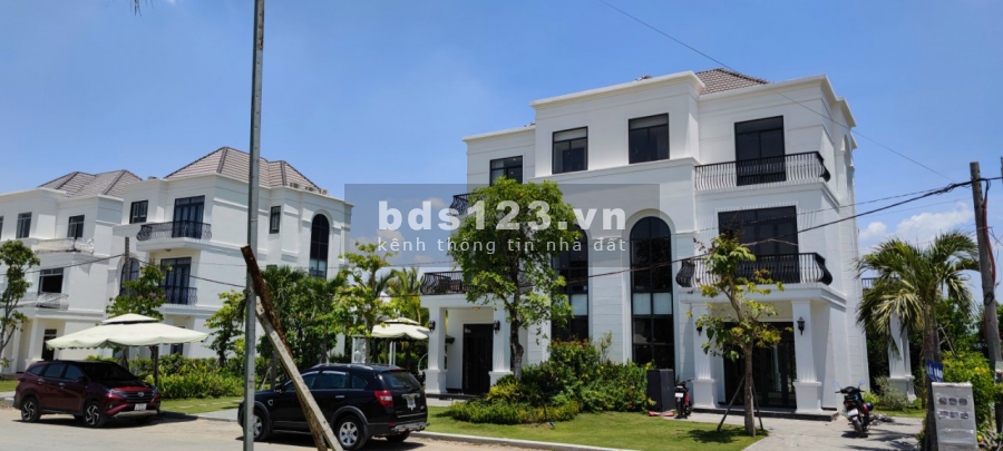 Biệt thự song lập vị trí đẹp nhất khu sân GOLF