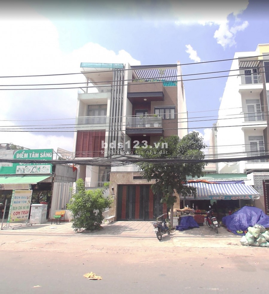 Nhà Mặt Tiền, Đường Nguyễn Hoàng vỉa hè rộng
