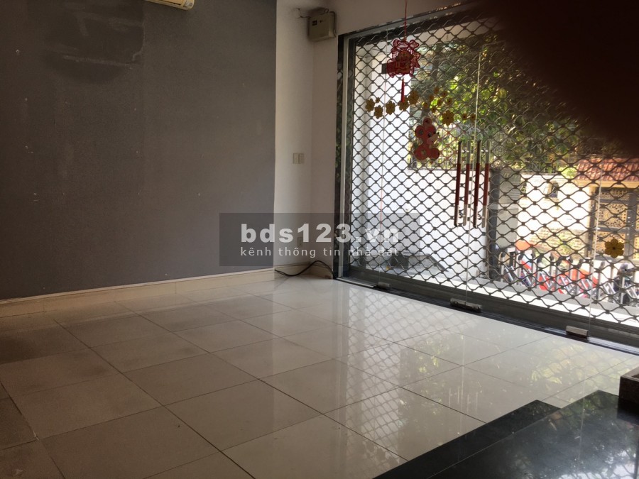 Cho thuê nhà nguyên căn trên đường Hoa Đào, Phường 2 Phú Nhuận. 8x18m trệt 3 lầu có hầm để xe