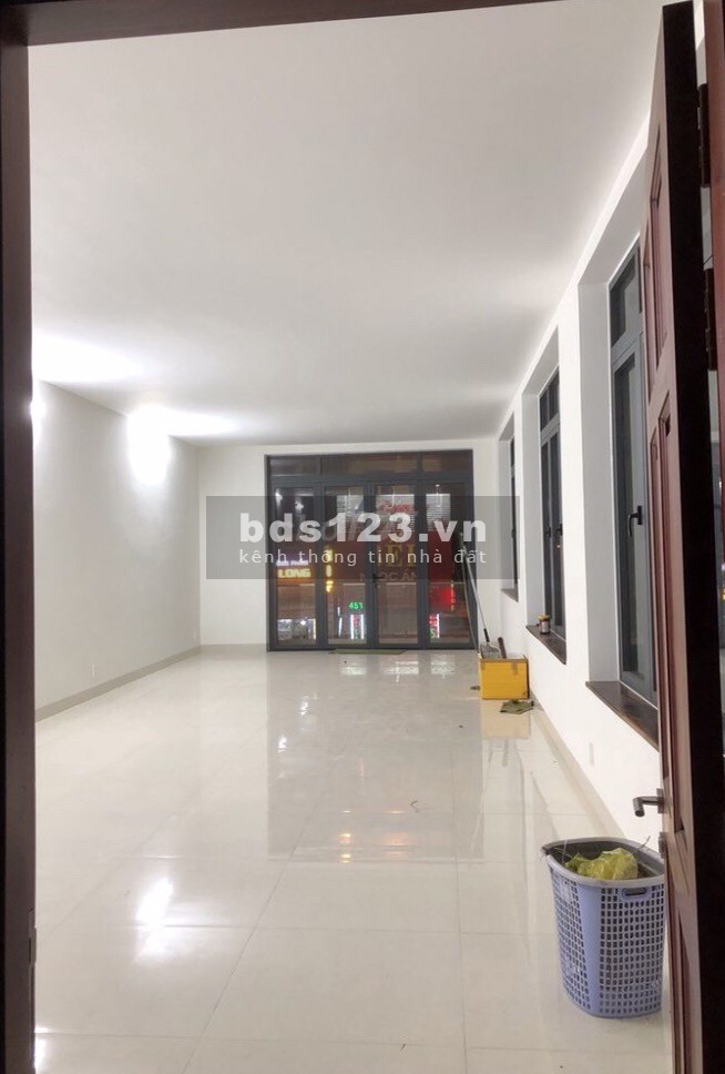  Mặt Bằng siêu đẹp 5x12 1trệt 1lầu trống suốt gần Ngã 3 Lê Văn Việt Q9. 35triệu