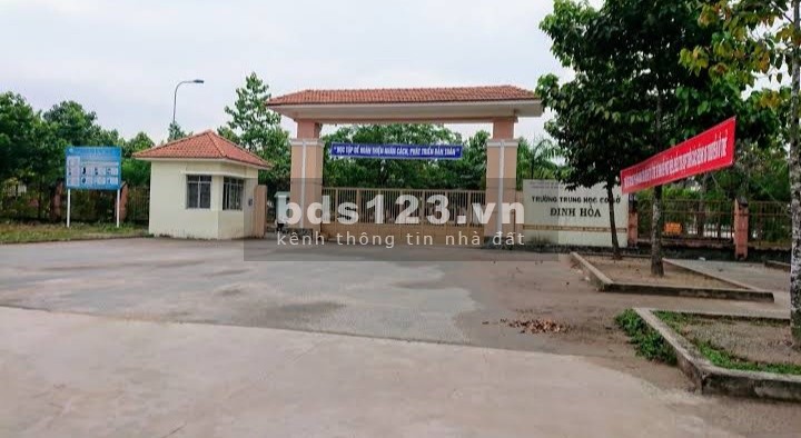 Bán đất MTĐ DX 71 gần chợ Nhật Huy, giá 1tỷ115, DT 57m2, SHR.
