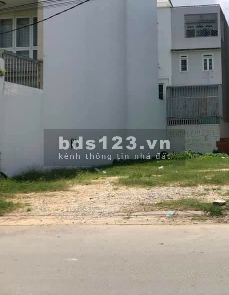Cần vốn làm ăn bán gấp lô đất sổ hồng riêng sau chợ an sương (5×20) giá 1 tỷ 449 triệu.