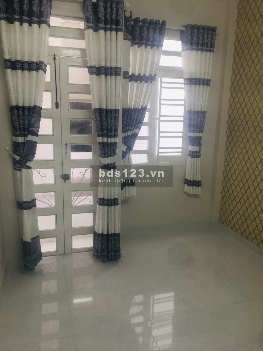 Nhà xây dựng để ở nhưng kẹt tiền nên cần bán gấp nhà trong hẻm đường Lê Văn Khương.