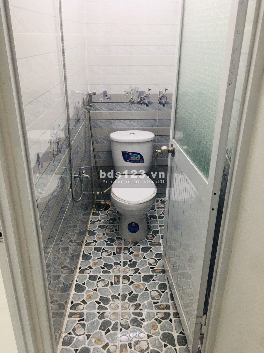 Nhà xây dựng để ở nhưng kẹt tiền nên cần bán gấp nhà trong hẻm đường Lê Văn Khương.