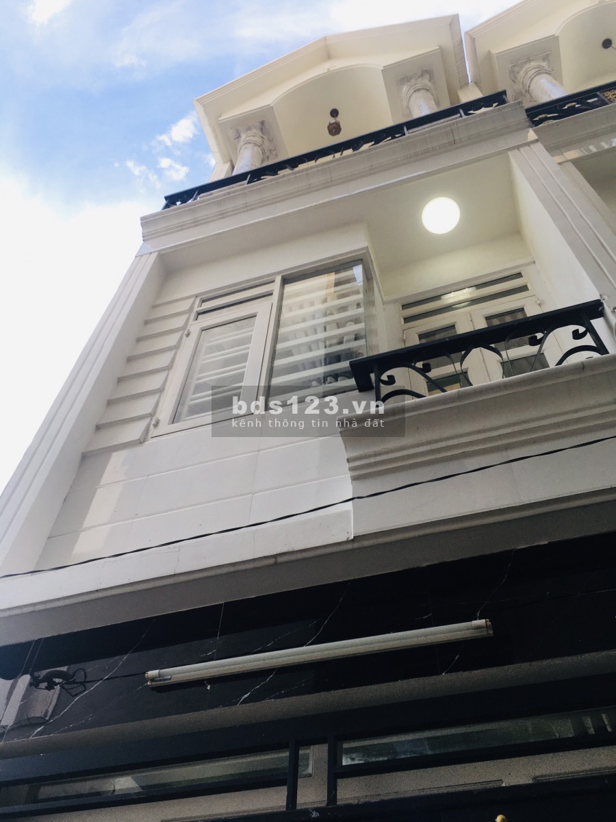 Nhà xây dựng để ở nhưng kẹt tiền nên cần bán gấp nhà trong hẻm đường Lê Văn Khương.