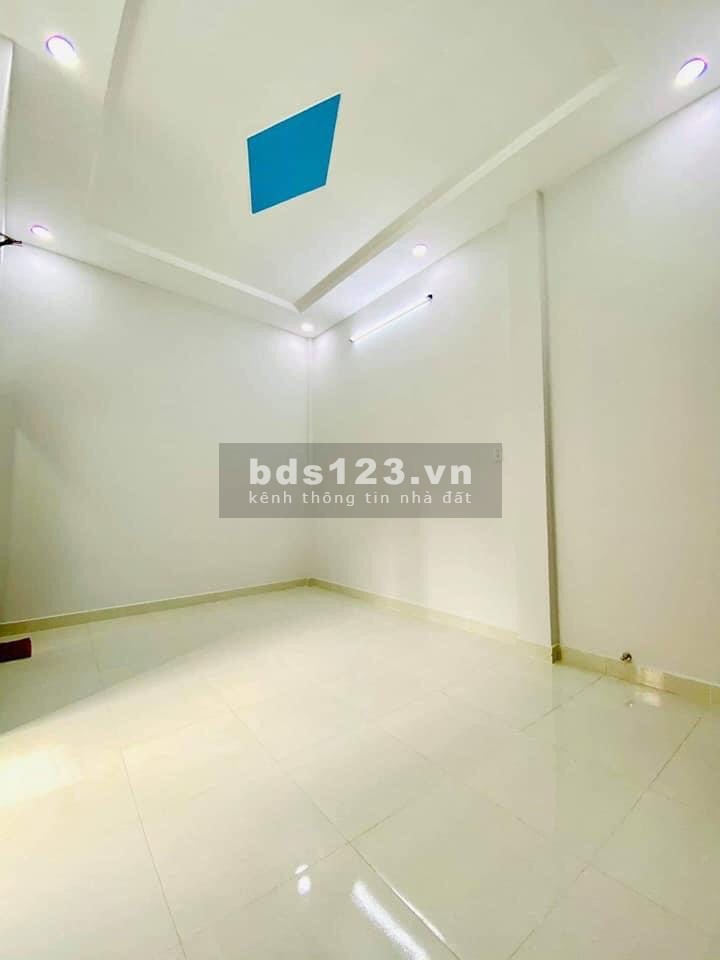 Bán nhà phố ngang 4m đường Cao Thắng, 39m2 Trung tâm Quận 10 KD sầm uất.