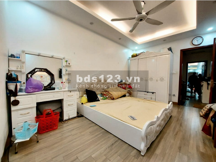 Cần bán gấp! nợ bank 1,5 tỷ nhà ngõ 100 Láng Hạ, 40m2 4tầng kinh doanh chỉ 3.4 tỷ