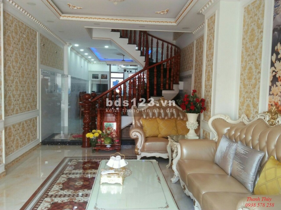 Bán nhà mt đường Nguyễn Văn Yến Quận Tân Phú. Nhà 1 trệt 3 lầu 5 phòng 4WC có sân thượng
