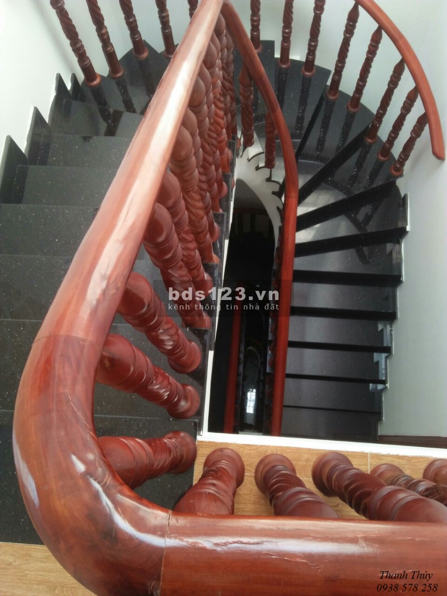 Bán nhà mt đường Nguyễn Văn Yến Quận Tân Phú. Nhà 1 trệt 3 lầu 5 phòng 4WC có sân thượng