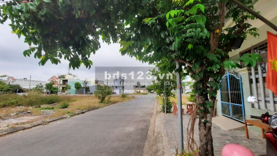 Bán nhà 2 tầng MT Nguyễn Duy Cung, Khu Đông Trà, Hòa Hải, Ngũ Hành Sơn gần FPT City.