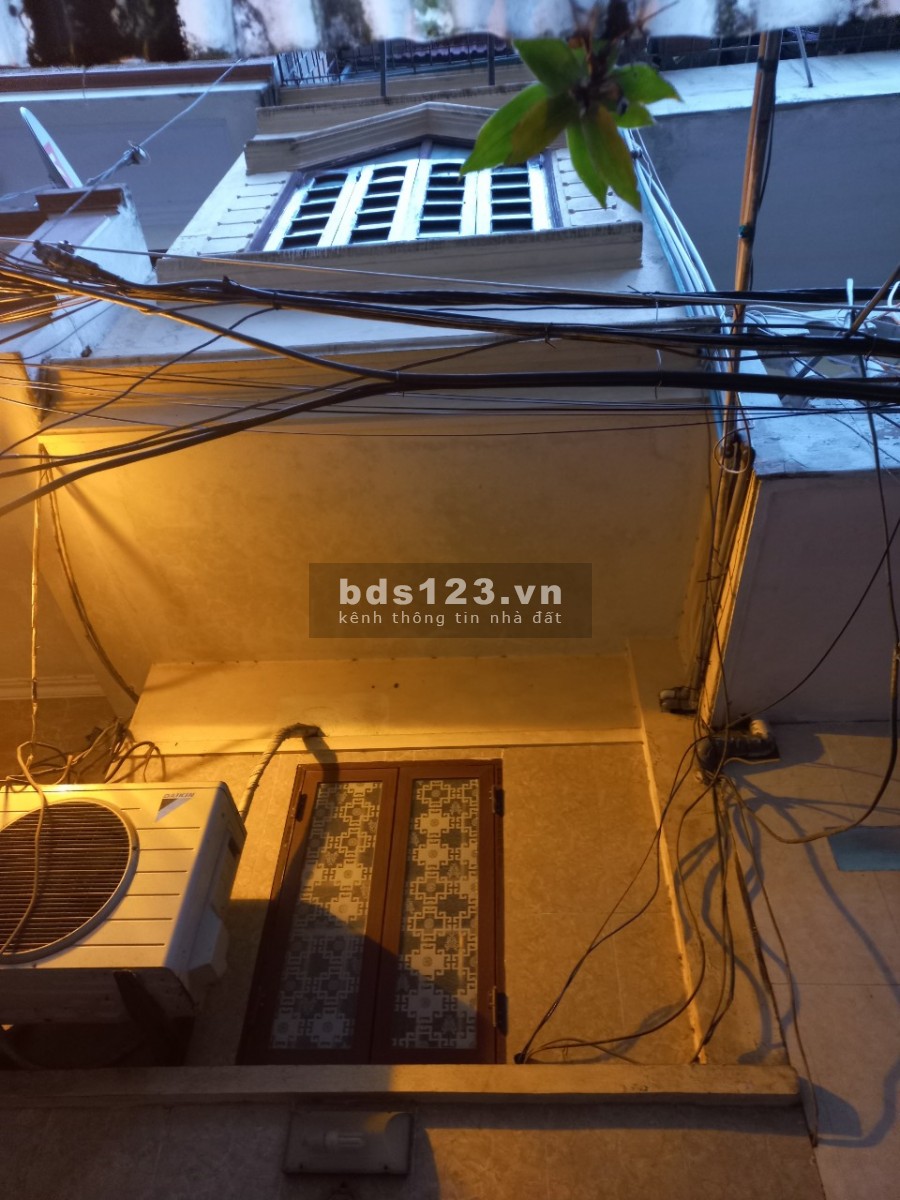 Nhà phố Bạch Mai 18m2 4 tầng ngõ to rộng