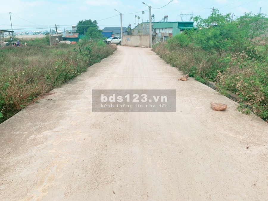Bán lô đất thổ cư trung tâm TT. Thị trấn Liên Nghĩa tại cầu Cao Thái Liên Nghĩa Đức Trọng giá 830 triệu