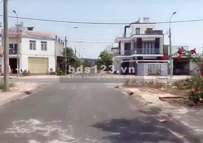 Cần tiền bán nhanh lô đất thổ cư sổ riêng mặt tiền đường N6, giá 735 triệu, diện tích 90m2. Liên hệ 0374991279 Minh Anh