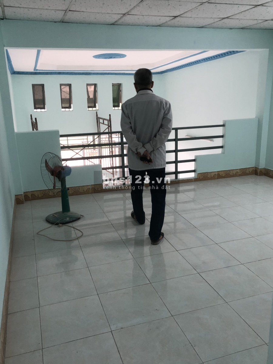 Bán nhà sổ hồng chính chủ công chứng, xây gác lửng 4x17m, ấp 1 tổ 11 Vĩnh Lộc A Bình Chánh
