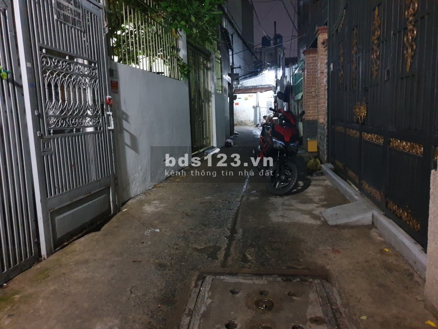 Nhà hẻm rộng Gần chợ Phạm Văn Hai, 4.8x16m, 4PN, giá 12 triệu (giá cực tốt), 0938.764.277
