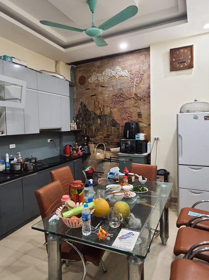 Bán nhà ngõ 79 Cầu Giấy tặng nội thất, 50m2, 5 tầng đẹp,giá 4 tỷ