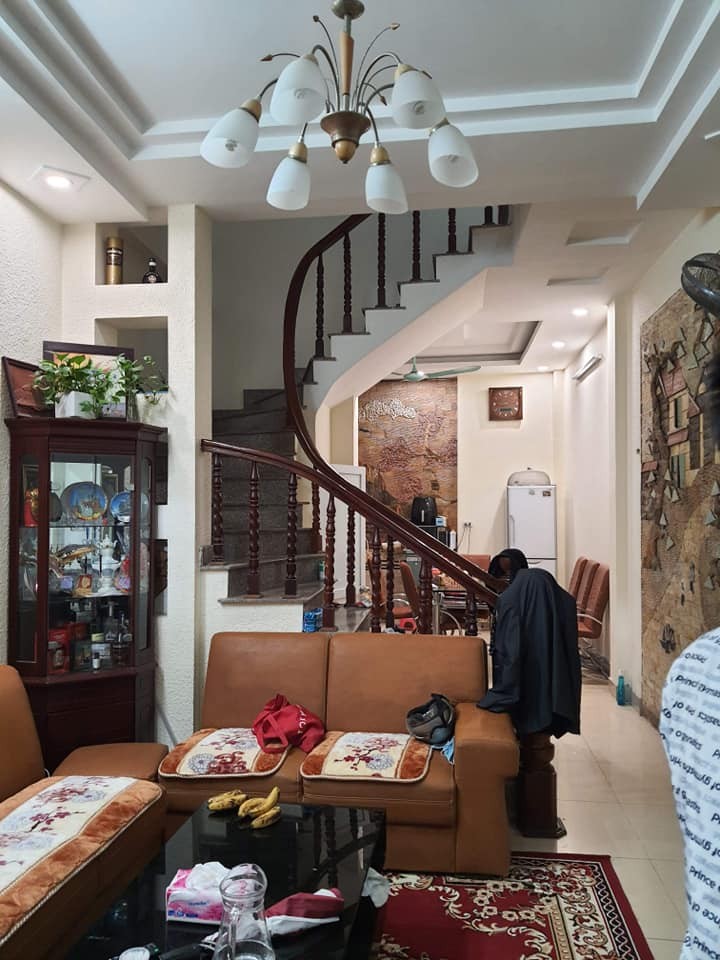 Bán nhà ngõ 79 Cầu Giấy tặng nội thất, 50m2, 5 tầng đẹp,giá 4 tỷ