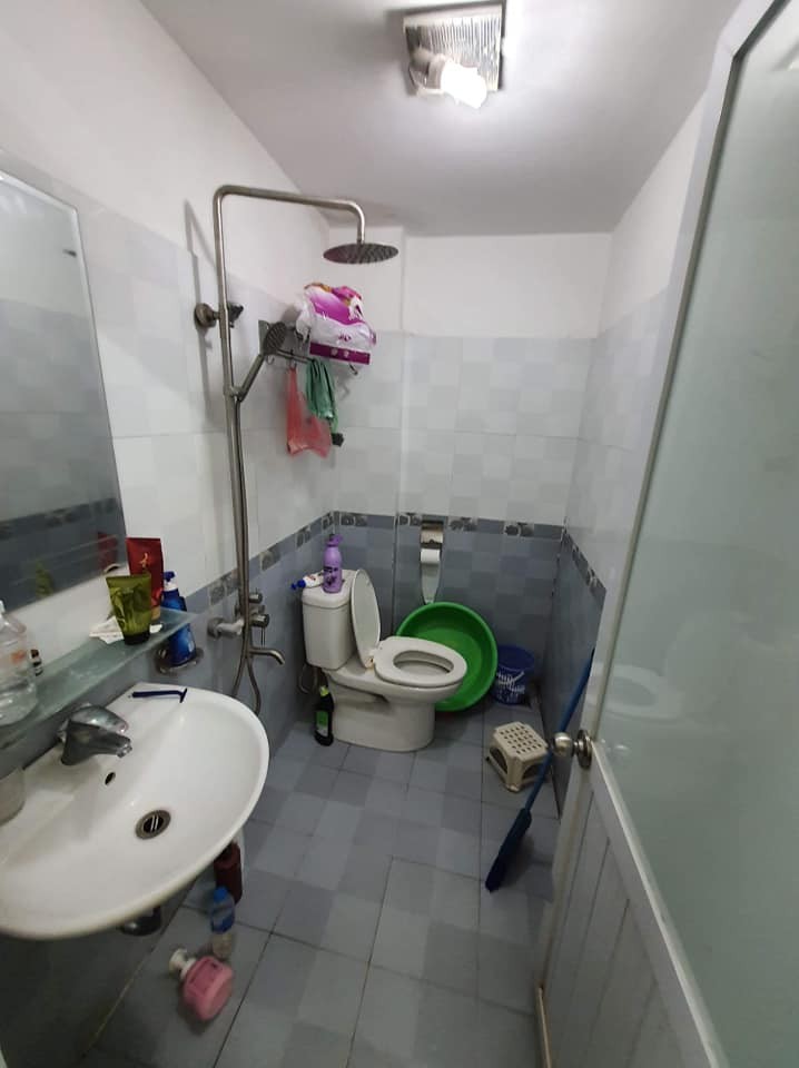Bán nhà ngõ 79 Cầu Giấy tặng nội thất, 50m2, 5 tầng đẹp,giá 4 tỷ