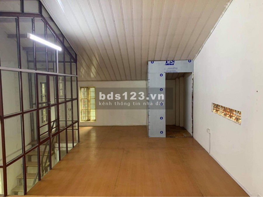 Chủ bán gấp căn nhà cấp 4 có gác xép chỉ 1 tỷ 5 . Liên hệ : 0964167063.
